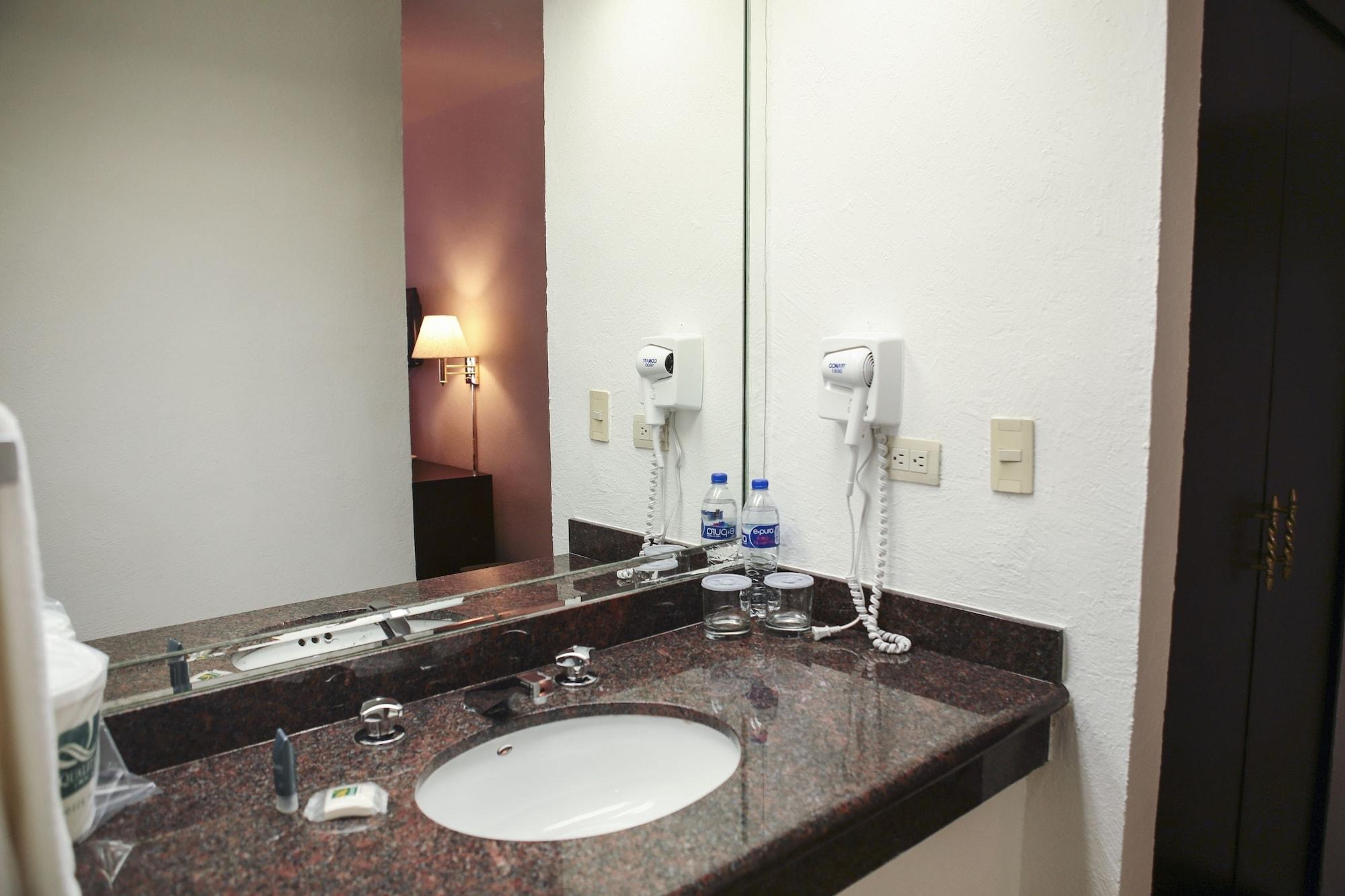 Quality Inn Nuevo Laredo Eksteriør bilde