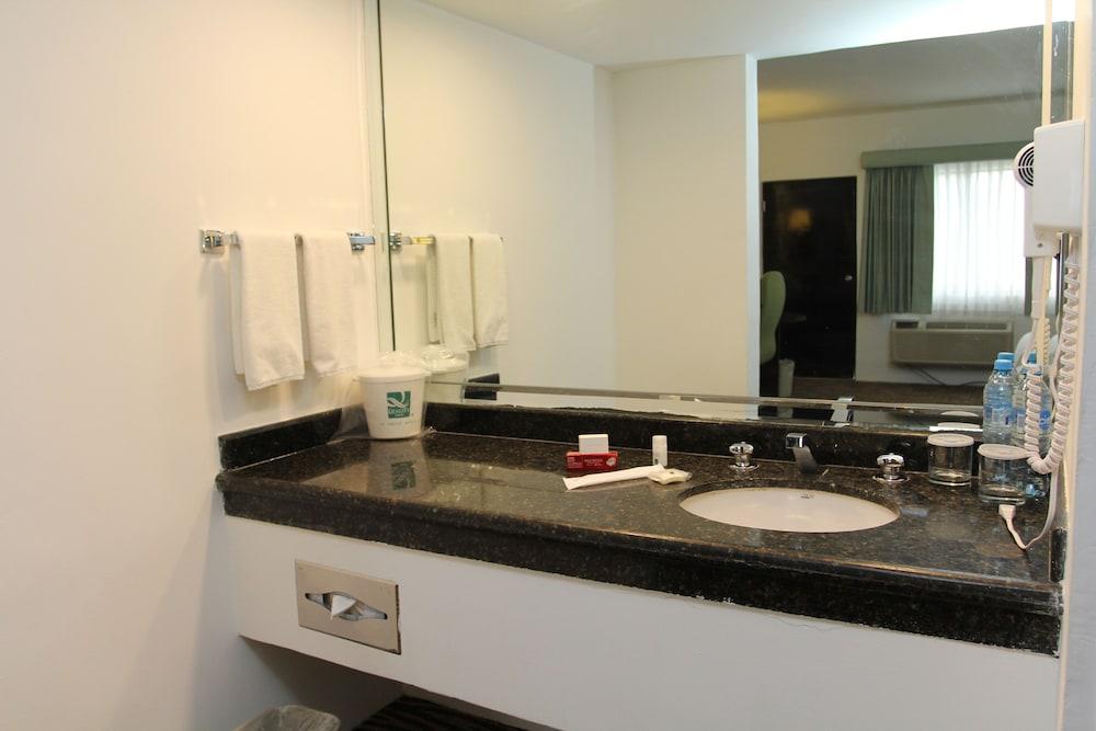 Quality Inn Nuevo Laredo Eksteriør bilde