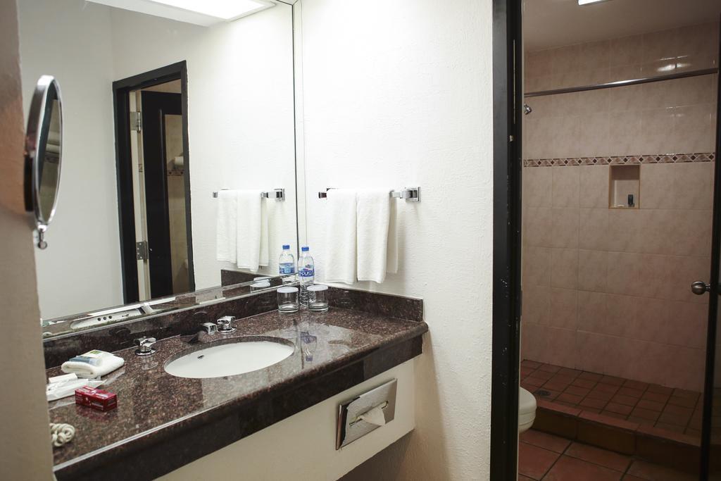 Quality Inn Nuevo Laredo Eksteriør bilde